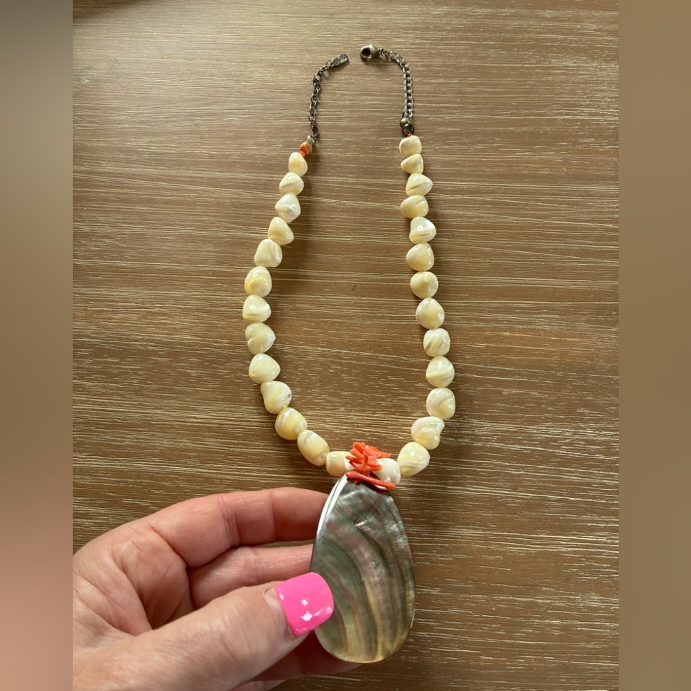 BEAUTIFUL MOTHER OF PEARL 925 Necklace with Faux Coral. Joker Style!